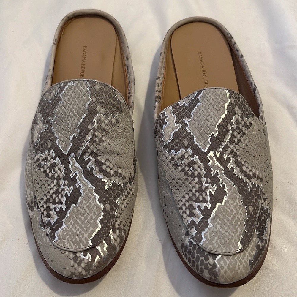 Banana Republic Gray Silver Python Print Mules 10 - image 3